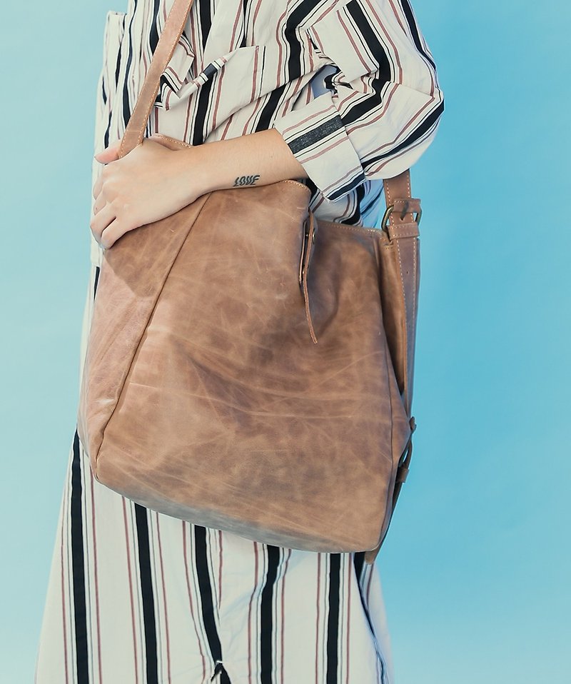 Broadband design leather shoulder tote bag - moiré coffee - Messenger Bags & Sling Bags - Genuine Leather Brown