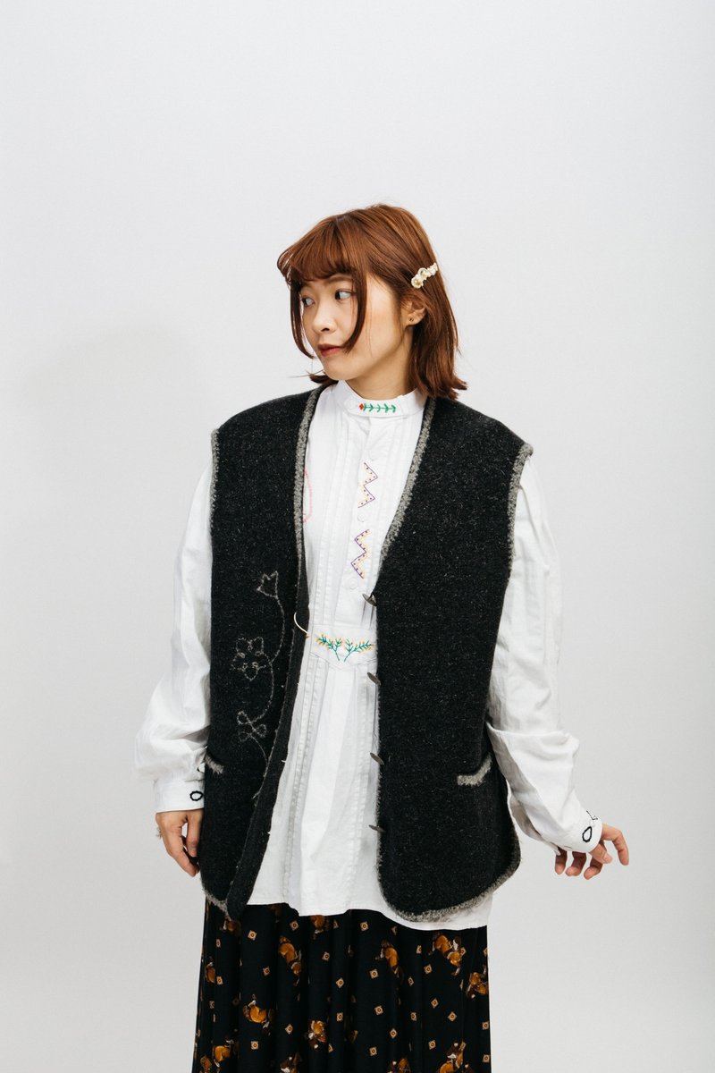 Tyrolean wool vest tyrolean vest vintage [First Love Sales Shop] Vintage F085 - เสื้อกั๊กผู้ชาย - ขนแกะ 