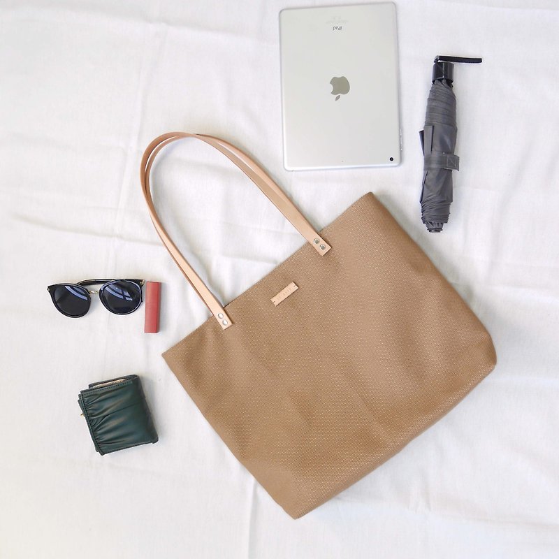 Simple Tote Canvas Bag Leather Strap - กระเป๋าถือ - ผ้าฝ้าย/ผ้าลินิน หลากหลายสี