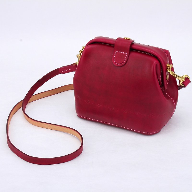 Doctor Bag-Women's Cowhide Leather Handbag Handmade Shoulder Bag Small - กระเป๋าแมสเซนเจอร์ - หนังแท้ สีแดง