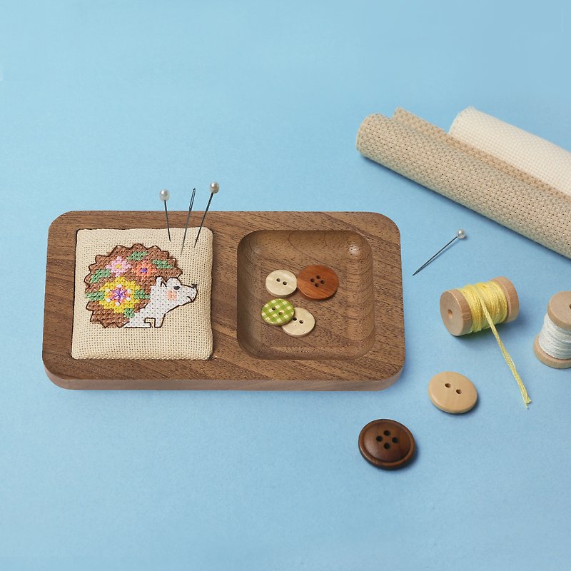 【Hedgehog】Needle Case - Cross Stitch Kit | Xiu Crafts - Knitting, Embroidery, Felted Wool & Sewing - Wood Multicolor