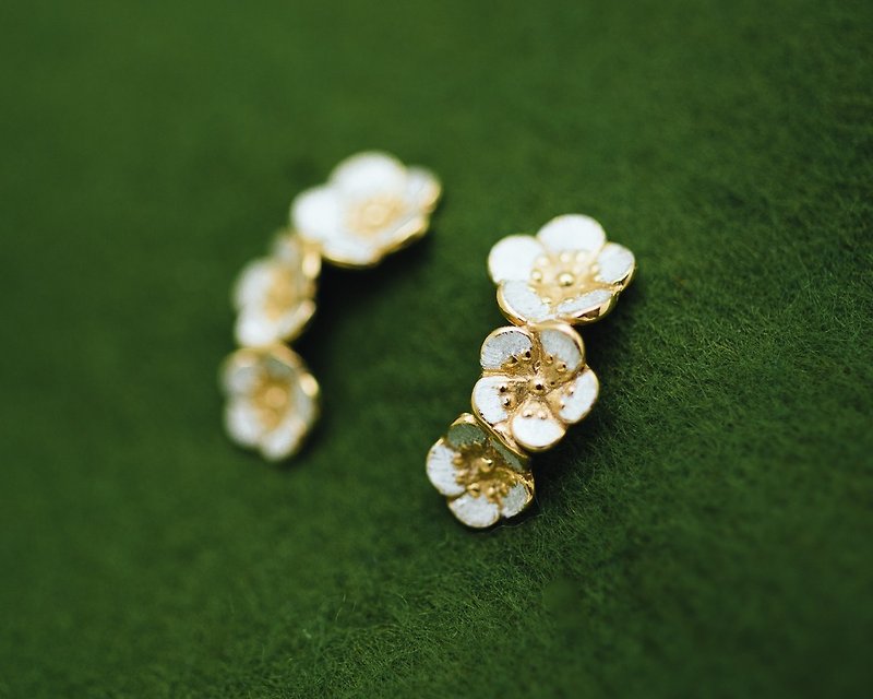 Ume Plum Blossom earrings - 3-flower - pierce earrings - Earrings & Clip-ons - Silver Gold