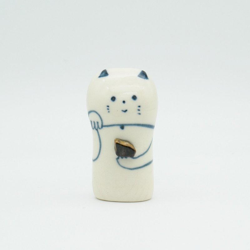 Handmade porcelain doll Maneki-neko with tiger eye - ของวางตกแต่ง - เครื่องลายคราม ขาว