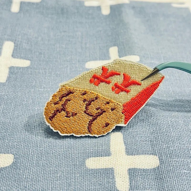 夜市狗狗  犬犬雞排 - 編織/刺繡/羊毛氈/縫紉 - 繡線 卡其色