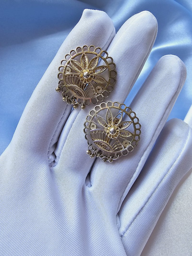 Shaking Silver ball three-dimensional stamen filigree and silk sterling silver stud earrings/early jewelry/American Western antiques - Earrings & Clip-ons - Sterling Silver 