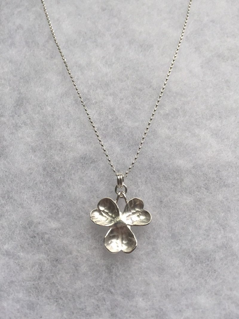 Clover Silver necklace - สร้อยคอ - เงินแท้ สีเงิน