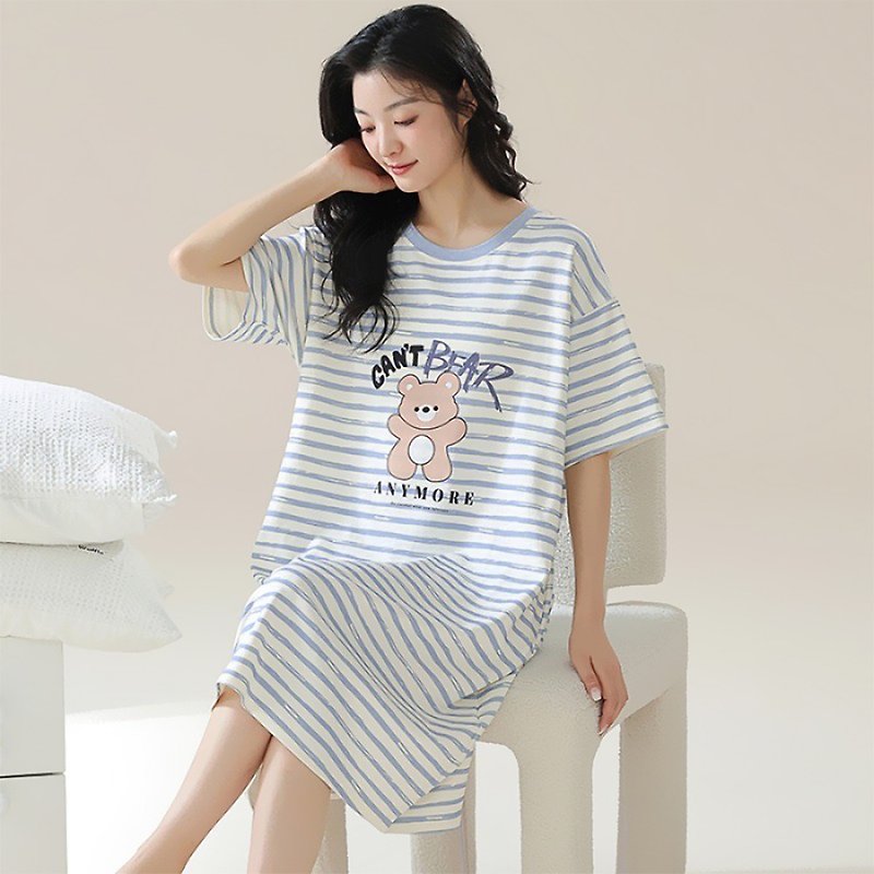 Pink Lady Hug the Bear cotton short-sleeved pajamas, round neck one-piece nightgown, can be worn at home when going out - ชุดนอน/ชุดอยู่บ้าน - เส้นใยสังเคราะห์ สีน้ำเงิน