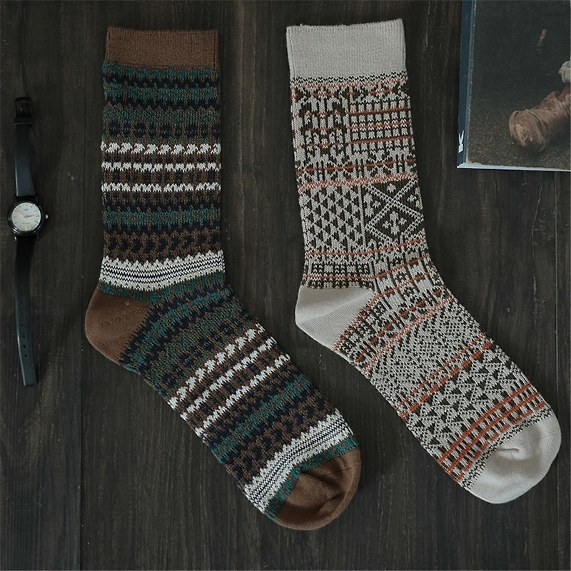 2色 飛鳥山巒 37-41碼 費爾島民族複古雜花粗線保暖中筒襪子 - 襪子 - 棉．麻 咖啡色