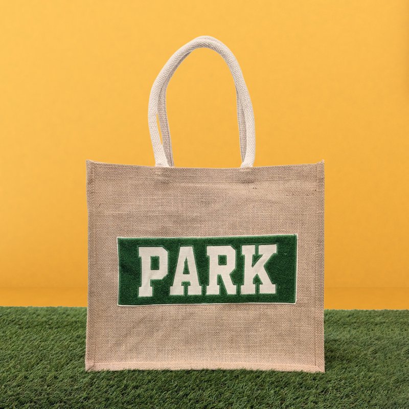 Going out tote bag, grass jute bag, A4 size - กระเป๋าถือ - วัสดุอื่นๆ สีกากี