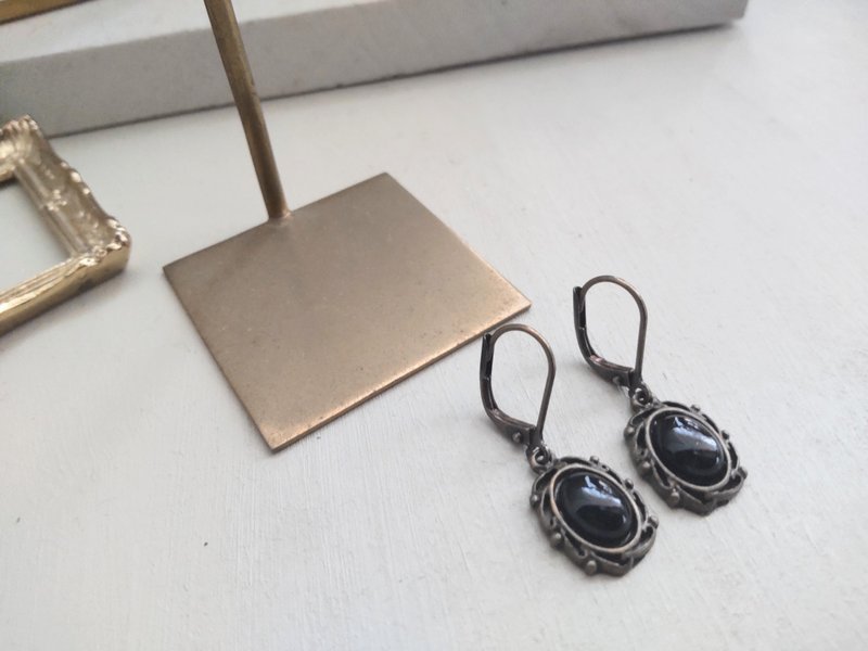 french hook earrings / onyx - ต่างหู - เครื่องประดับพลอย สีดำ