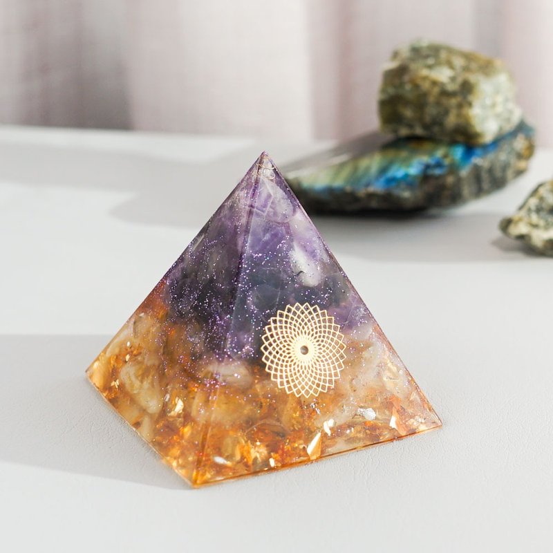 預訂【黃晶、紫晶】奧根水晶能量金字塔Orgonite 6x6 cm - 擺飾/家飾品 - 水晶 多色