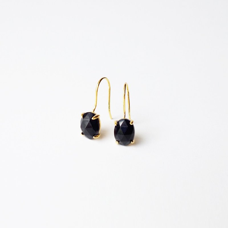 onyx hook earrings - ต่างหู - เครื่องประดับพลอย สีดำ
