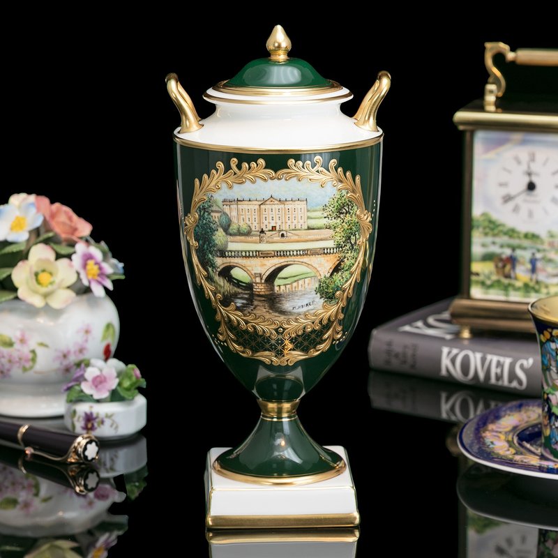 Wedgwood Beautiful Duke Manor 1997 hand-painted 22k gold inlaid bone china vase trophy vase made in the UK - ของวางตกแต่ง - เครื่องลายคราม 