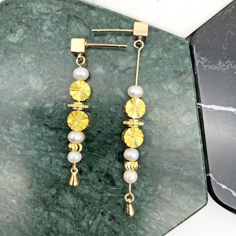 Pearl 14KF Earrings 【Japanese Style】【Mothers Day Earrings】【New year Gift】 - ต่างหู - ไข่มุก สีทอง