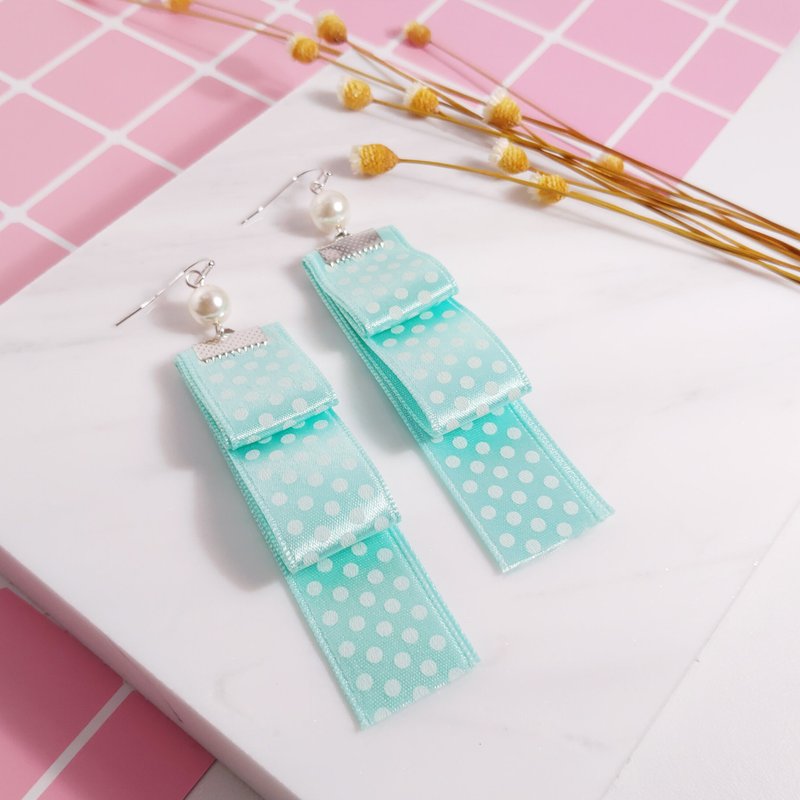 Daqian design fashion Tiffany green Pupp ribbon pearl earrings / clip gift Xie Shiyan - Earrings & Clip-ons - Cotton & Hemp Blue