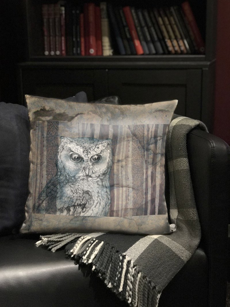 Collared Scops Owl cushion - หมอน - ผ้าฝ้าย/ผ้าลินิน สีเงิน