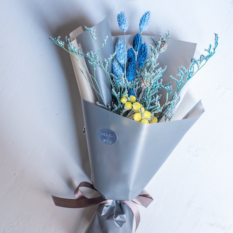 Hand-held dry bouquet / limited edition / Valentine's Day, birthday ceremony, wedding - ช่อดอกไม้แห้ง - พืช/ดอกไม้ สีน้ำเงิน