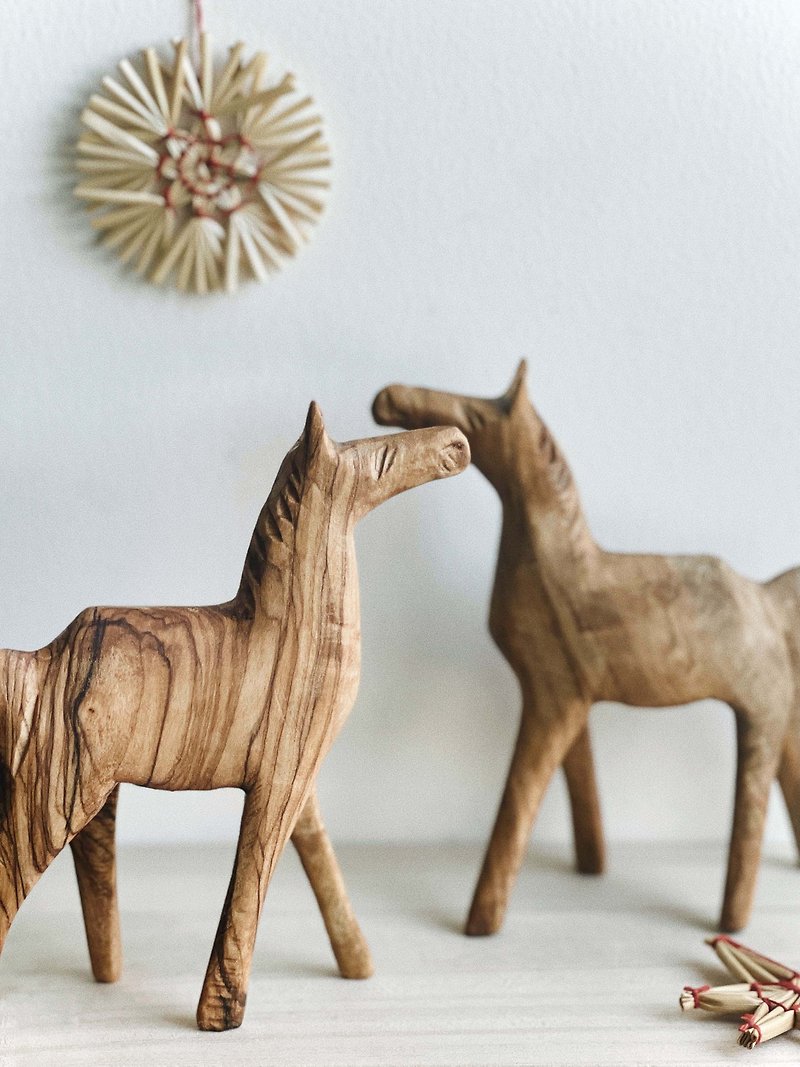 Handcrafted Olive Wood Horse Ornament - ของวางตกแต่ง - ไม้ 
