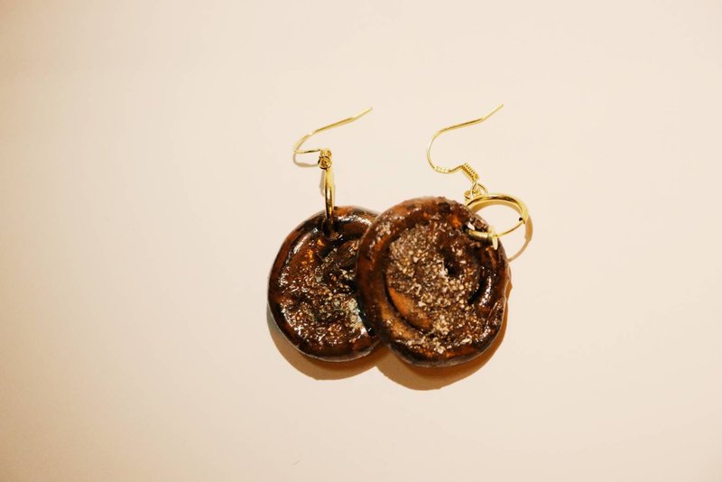 Ceramic conch earrings, earrings - Earrings & Clip-ons - Pottery Brown