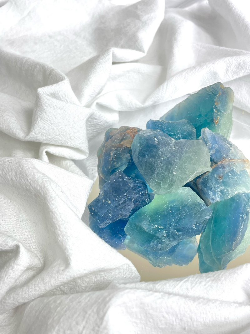 Blue fluorite raw ore 100g natural raw ore blue green water blue fragrance expansion Stone fish tank Stone - Other - Crystal Blue