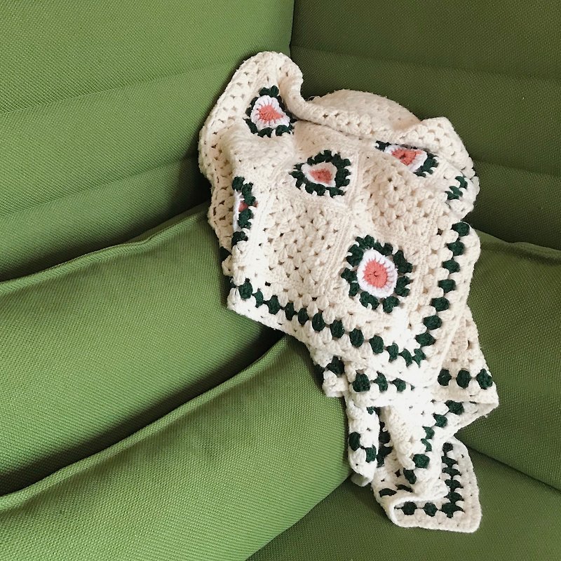 Early handmade crochet blanket / white and flower - ผ้าห่ม - ขนแกะ ขาว