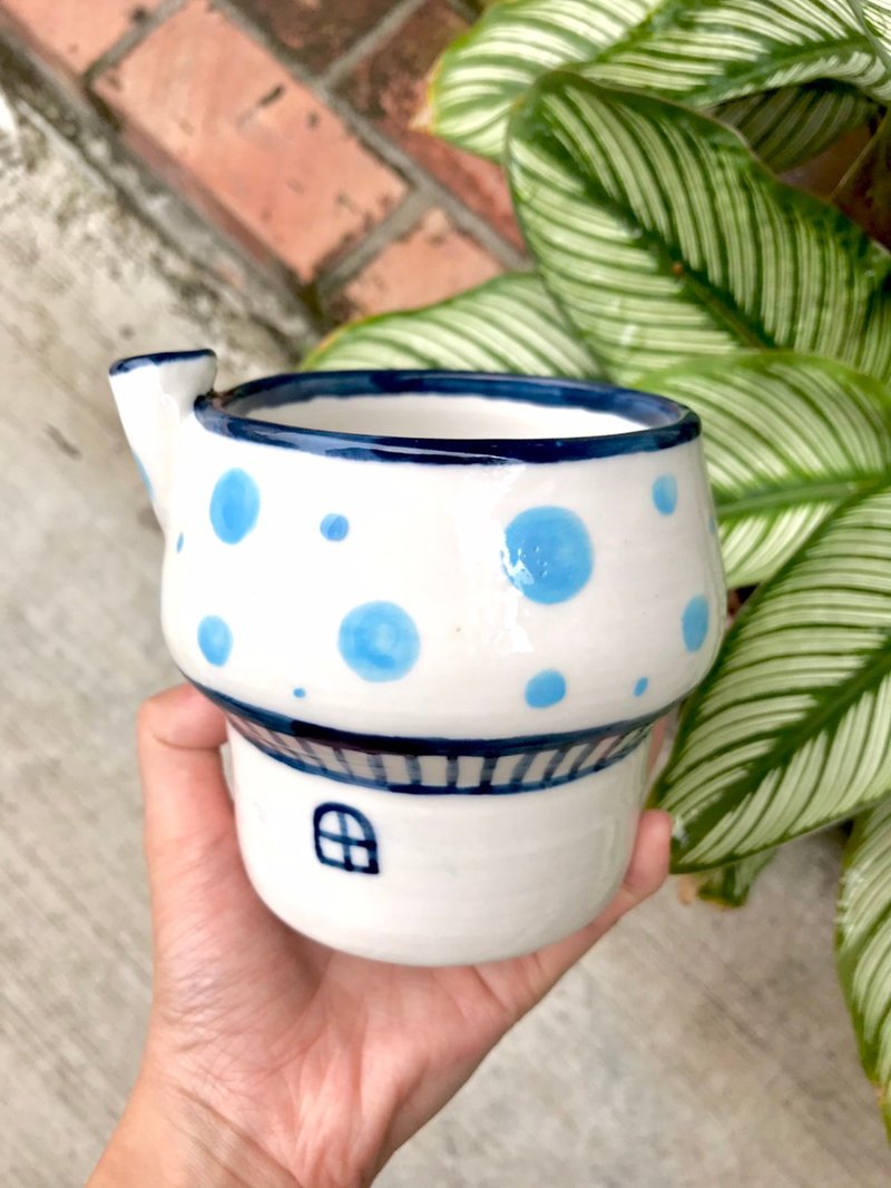 Hand drawn fairy tale mushroom house underglaze painted flower cup - ตกแต่งต้นไม้ - เครื่องลายคราม หลากหลายสี