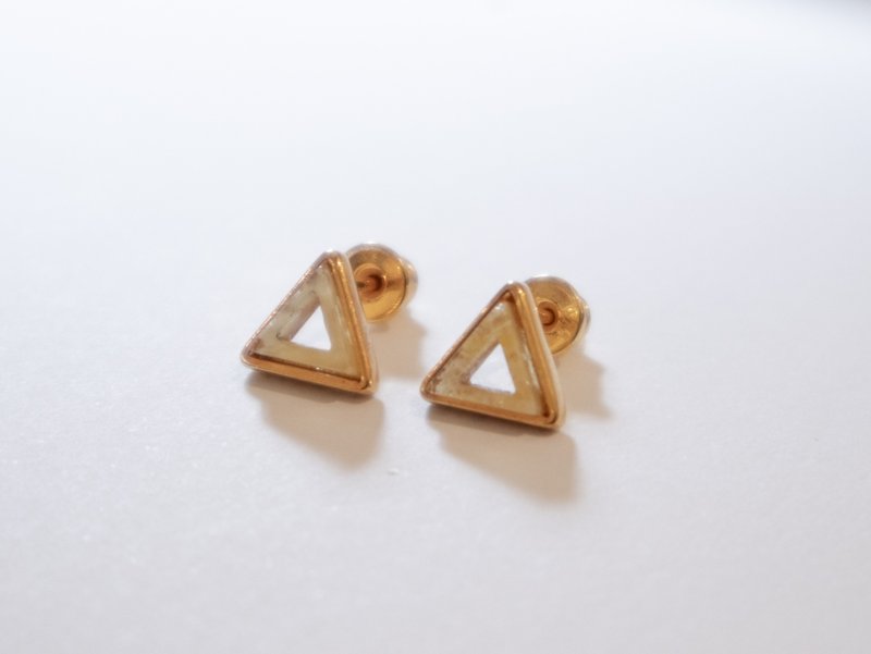 925 silver AMBER triangular earrings. earrings - Earrings & Clip-ons - Gemstone Gold