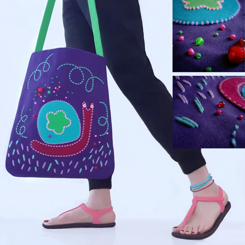 12x14 inch tote. Fun and original with hand-stitched design with felt and beads - 手提包/手提袋 - 繡線 