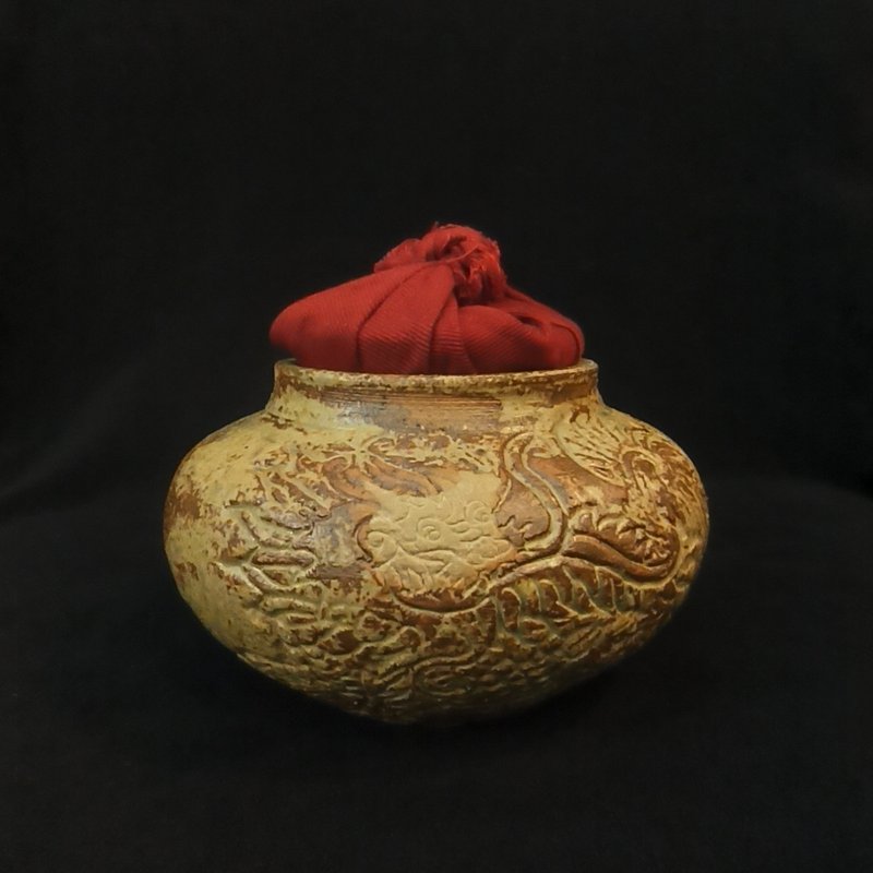 茶倉茶葉罐手作布蓋手拉胚刻有祥雲麒麟紋 - 茶壺/茶杯/茶具 - 陶 多色
