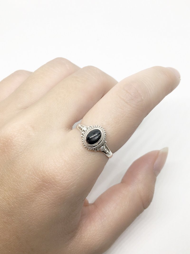 黑星石純銀典雅戒指 尼泊爾手工鑲嵌製作 - 戒指 - 寶石 黑色