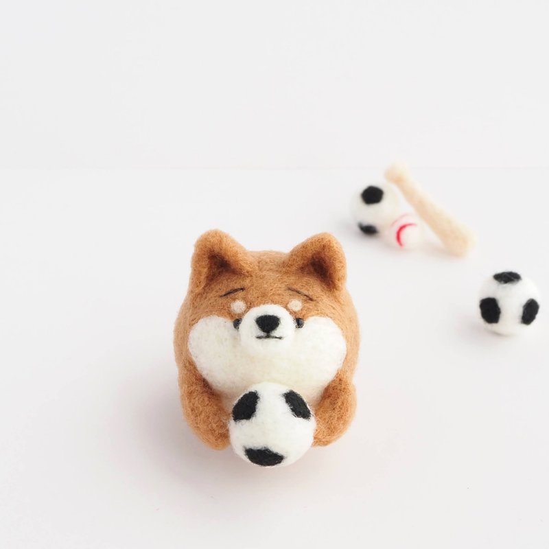 まゆ柴犬とサッカー　ニードルフェルト(羊毛フェルト) - 人形・フィギュア - ウール ブラウン