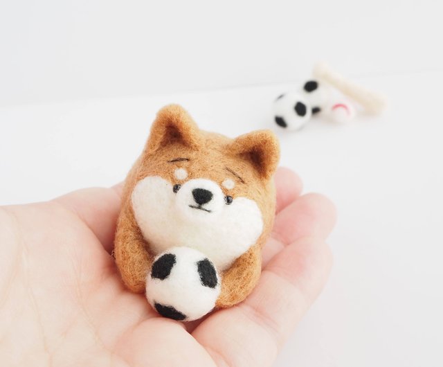 まゆ柴犬とサッカー ニードルフェルト(羊毛フェルト) - ショップ ...