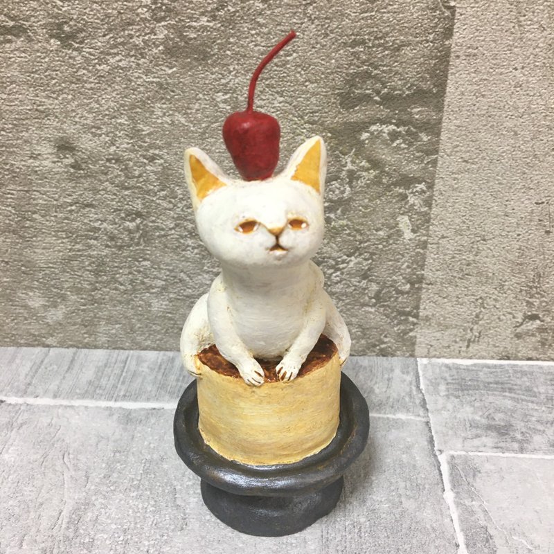 cat pudding a la mode - Items for Display - Clay White