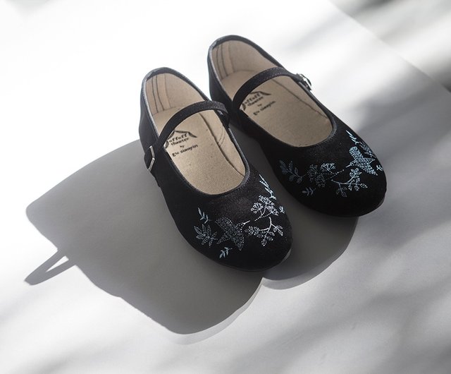 【極美品】gu siaoyin ストラップシューズ　鳥と葉　24.5 台湾 超歓迎された 極美品】gu 台湾 24.5 鳥と葉 ストラップシューズ