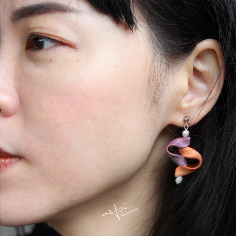 Flowing Color Dance Asymmetric Pearl Sterling Silver Leather Earrings/Material Package/Finished Product - ต่างหู - หนังแท้ หลากหลายสี