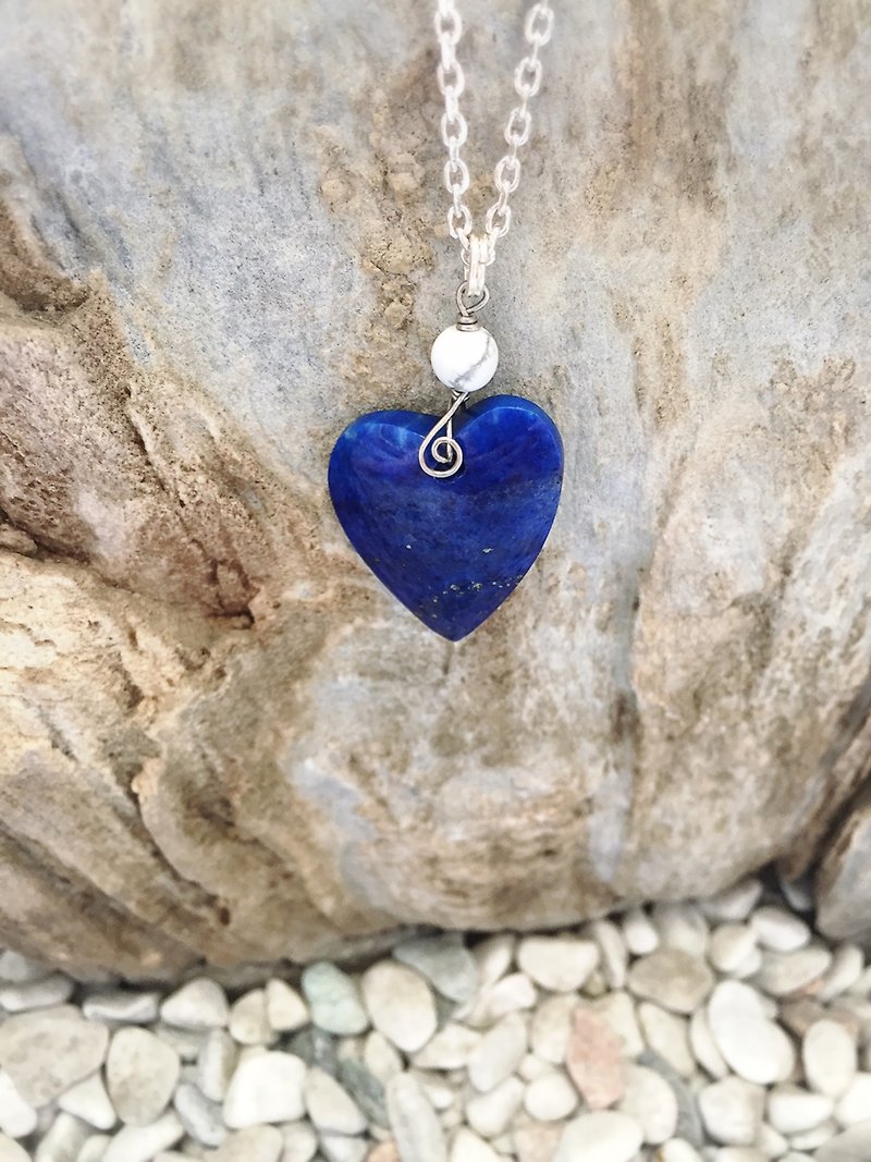 Natural heart shaped lapis lazuli necklace (limited to 1) - สร้อยคอ - เงินแท้ สีน้ำเงิน