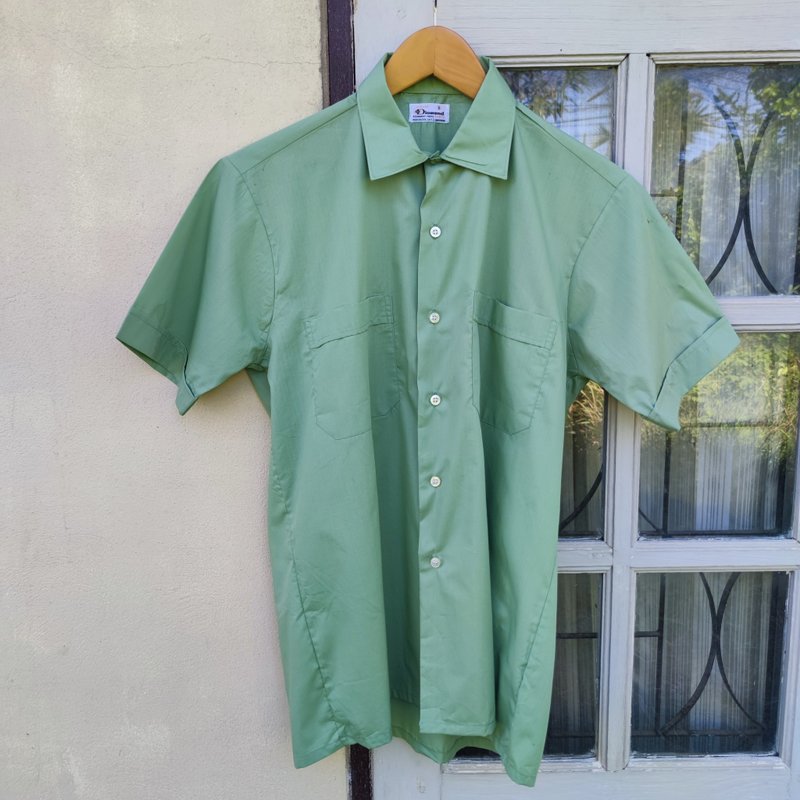 Vintage 60s Diamond Chemise Permanent Press Solid Green Sport Shirt Deadstock - เสื้อเชิ้ตผู้ชาย - ผ้าฝ้าย/ผ้าลินิน สีเขียว