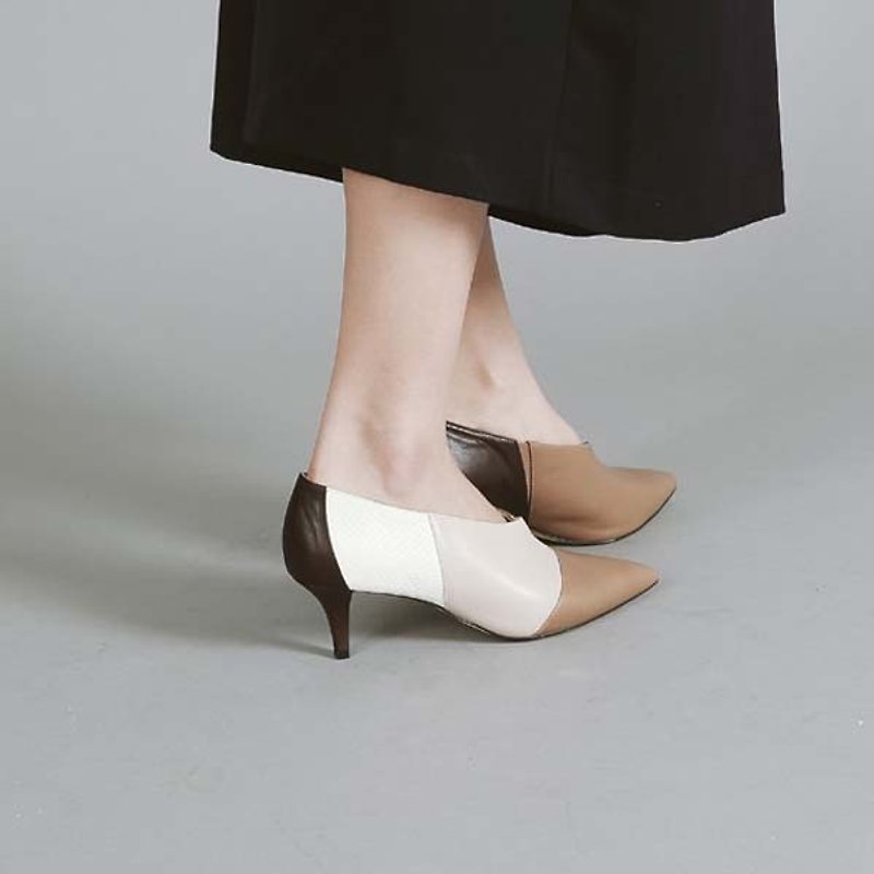 Minimalist color matching pointed leather low heel ankle boots - รองเท้าส้นสูง - หนังแท้ สีนำ้ตาล