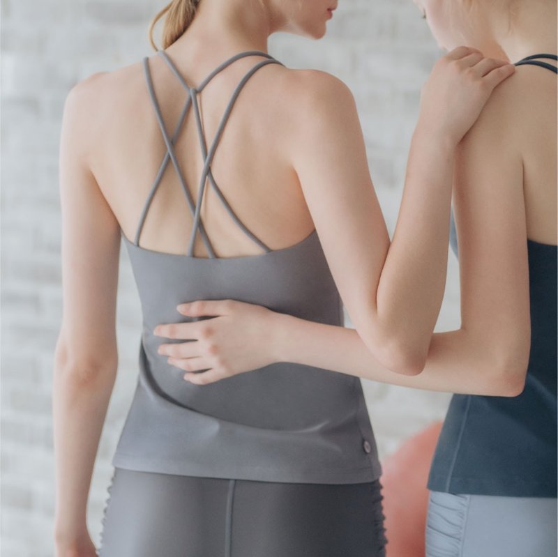 【MACACA】寂靜悠然瑜伽背心 - AKE1033 大象灰 - 女運動上衣/背心 - 尼龍 灰色