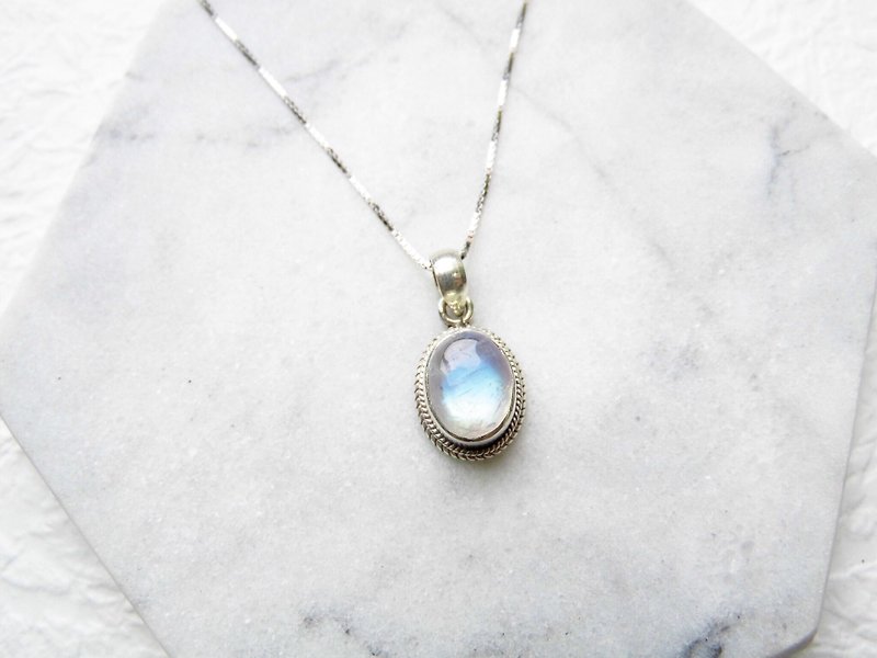 月光石925純銀簡約鑲邊項鍊 尼泊爾手工銀飾-橢圓寶石款 - 項鍊 - 寶石 藍色