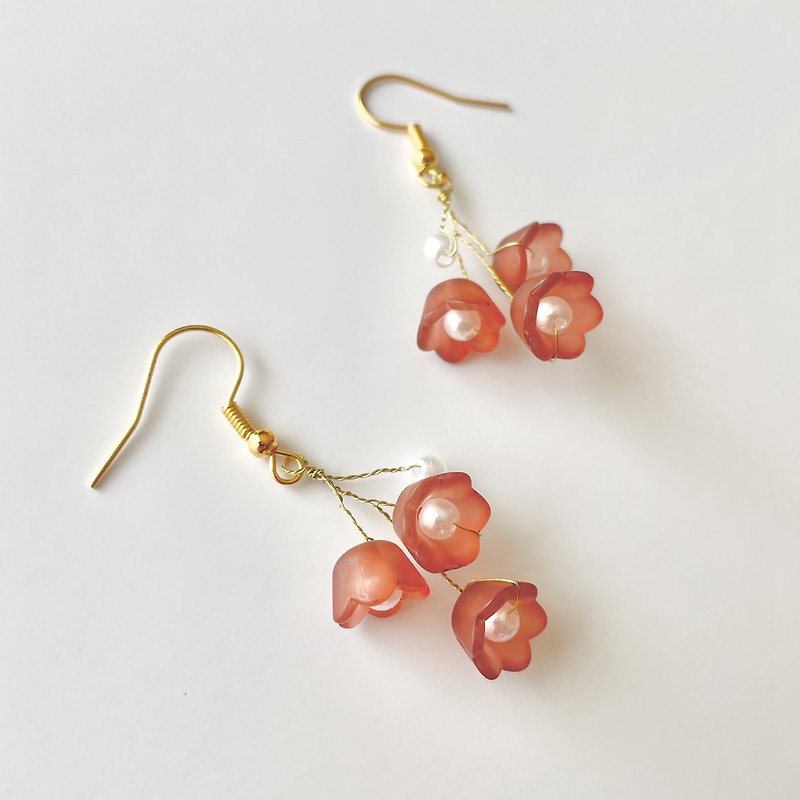 flower  pierced earrings - Earrings & Clip-ons - Plastic Brown