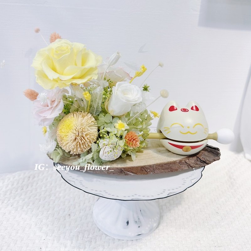 SeeYou・New Year Series Rose Everlasting Flowers Wooden Fish Business Card Holder - ช่อดอกไม้แห้ง - พืช/ดอกไม้ สีเหลือง