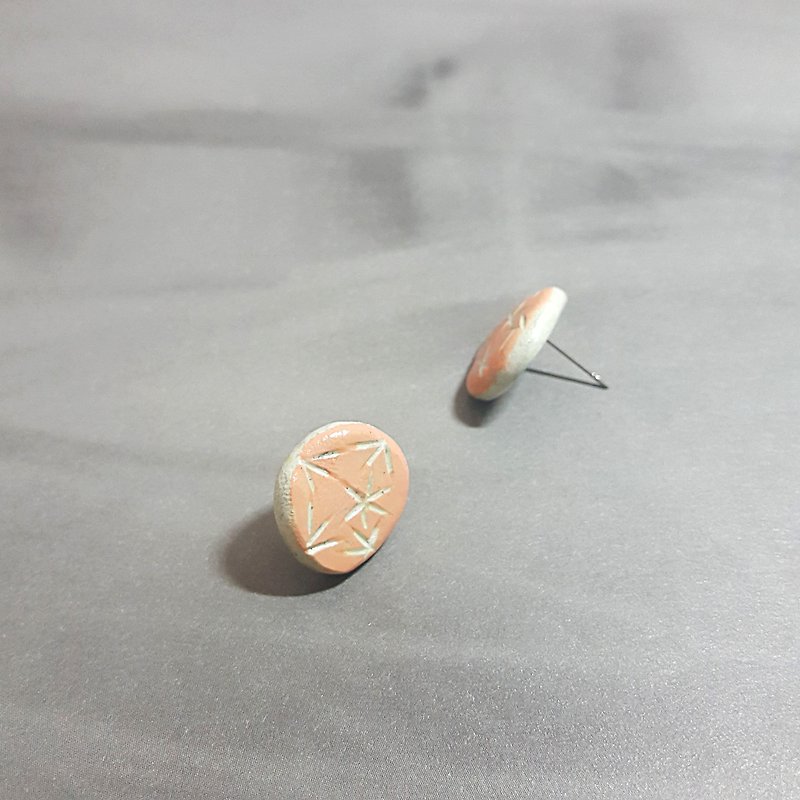 Plain painted engraved line round earrings with ear ears (can be changed to ear clips) - Earrings & Clip-ons - Clay Pink