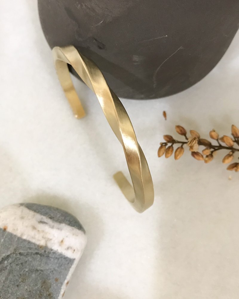 紀念-5mm厚款-扭轉黃銅手環-敲字 - 手鍊/手環 - 銅/黃銅 金色