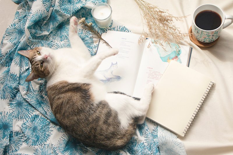 猫好きにはたまらないノート。面白い猫の文学 - ノート・手帳 - 紙 ブルー