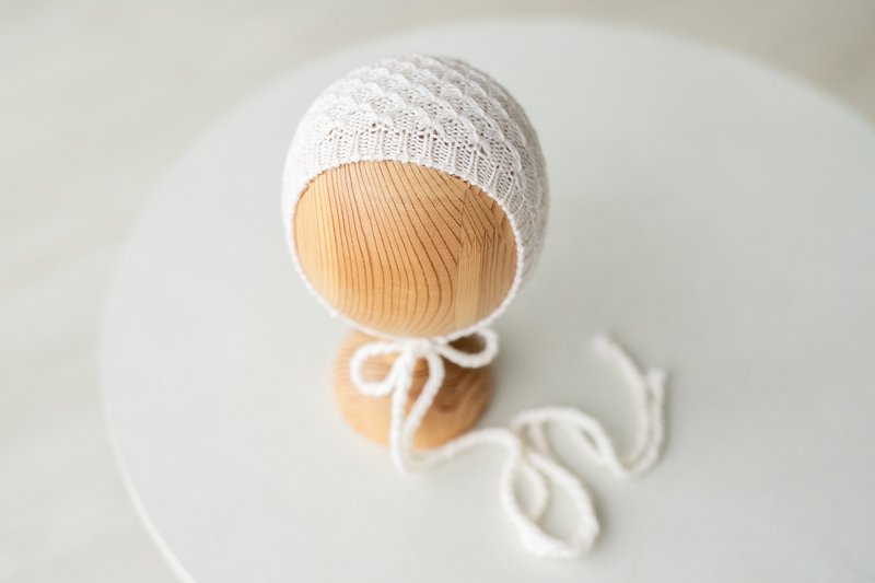 White hat for newborn girls:the perfect outfit for a little girl - Baby Accessories - Other Materials White