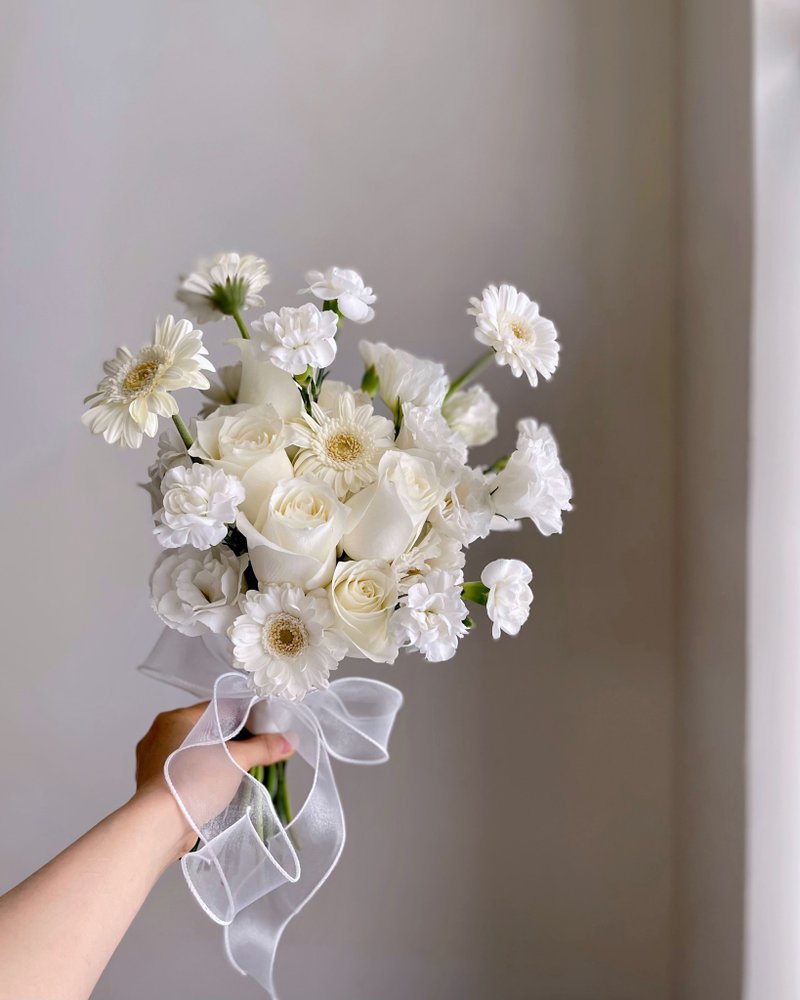 【鮮花】白色玫瑰非洲菊韓式鮮花捧花 - 其他 - 植物．花 白色