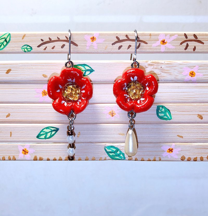 小紅花 手作黏土耳環 手繪捏製 不銹鋼 吊墜款 - 耳環/耳夾/耳骨夾 - 黏土 紅色