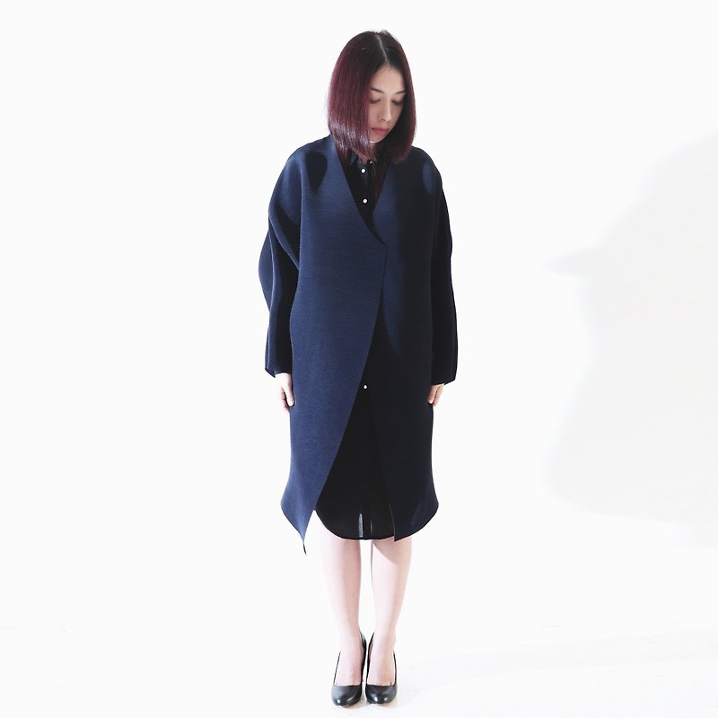 V neck pleated width coat navy blue laser cut edging - Orange belt not included - Women's Casual & Functional Jackets - Polyester Blue