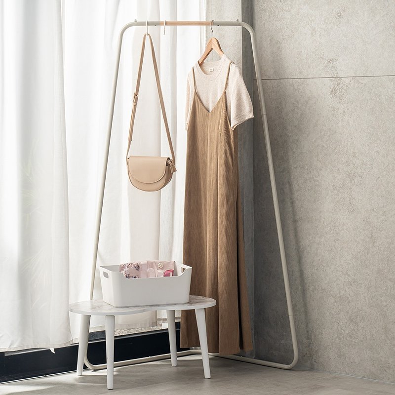 [Bayer Home Furnishing] Small Corner Clothes Rack - Hangers & Hooks - Other Metals 